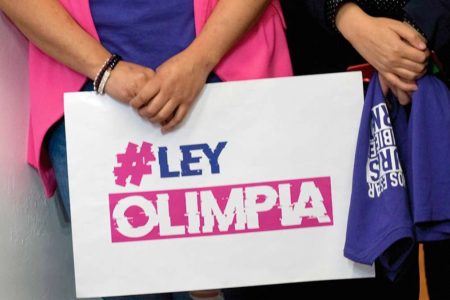 Promotora de la “Ley Olimpia” condena violencia digital en la Anáhuac-Mayab