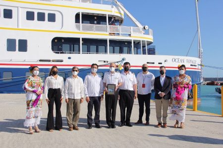 Arriba a Yucatán el Ocean Voyager, crucero con turistas de alto poder adquisitivo