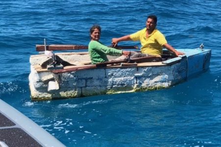 Armada de México rescata a 7 balseros cubanos en el Canal de Yucatán