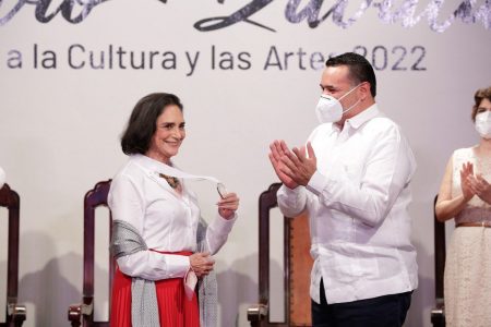 El Ayuntamiento de Mérida entrega la Medalla Silvio Zavala a la Cultura y las Artes 2022 a la dramaturga Ofelia Medina