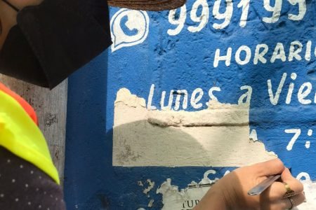 Especialistas del INAH Yucatán restauran placa histórica de 1668