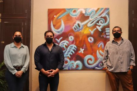 Alcalde Julián Zacarías Curi visita la exposición artística “Los frutos del Caimito