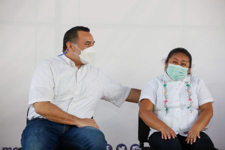 El Alcalde Renán Barrera Concha, encabeza la “Feria de la Salud” en la comisaría de Yaxnic