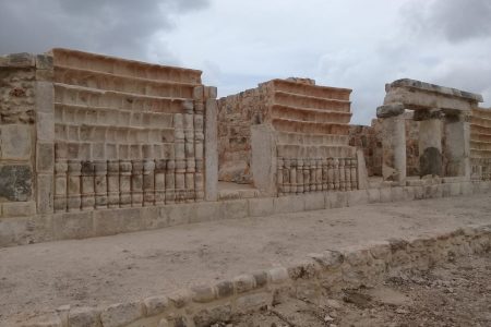 Xiol, ciudad maya con vestigios de tipo palacio de tipo Puuc