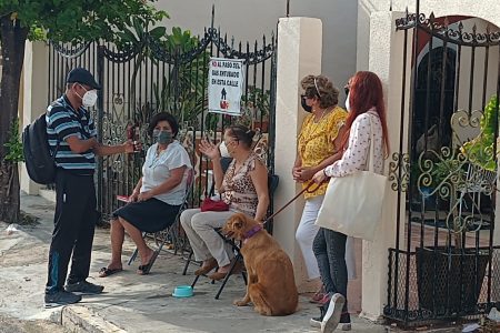 Vecinos se manifiestan en contra de la instalación de ductos de gas natural