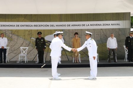 Asiste María Fritz Sierra a ceremonia de entrega-recepción del Mando de Armas en la IX Zona Naval