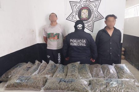 Policía de Kanasín detiene a dos sujetos con 14 kilos de cannabis