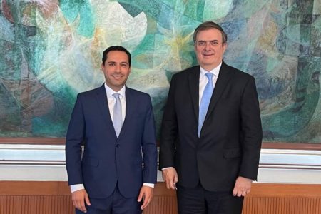El Gobernador Mauricio Vila Dosal se reunió con el canciller Marcelo Ebrard para presentar los proyectos de inversión que se desarrollan en el estado