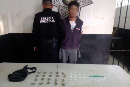 Policía de Kanasín detiene a mototaxista con cannabis y cocaína