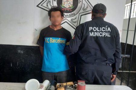 Policías de Kanasín detienen a ladrón de casa habitación en la Mulchechén III