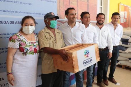 El Gobernador Mauricio Vila Dosal lleva al interior del estado apoyo económico y alimenticio a pacientes con cáncer que se atienden en el Hospital General Dr. Agustín O´Horán