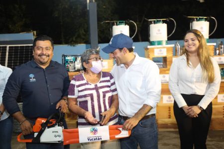 Habitantes de Teya reciben fuerte apoyo del Gobernador Mauricio Vila Dosal