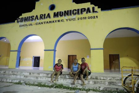Con apoyo del Gobernador Mauricio Vila Dosal, se mejora el alumbrado público y se colocan luminarias nuevas en Cholul, comisaría de Cantamayec