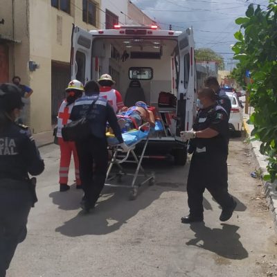 Trabajador cae de una altura de 5 metros, en un predio del Centro Histórico de Mérida