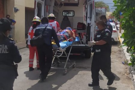 Trabajador cae de una altura de 5 metros, en un predio del Centro Histórico de Mérida