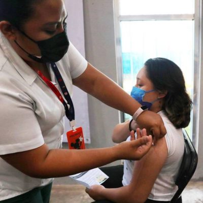 Comienza en Mérida aplicación de la segunda dosis de la vacuna contra el Coronavirus a adolescentes de 12 a 14 años y la tercera dosis para jóvenes de 15 a 17 años