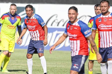 Las Chivas y el Cruz Azul definirán al campeón del cuadrangular de leyendas