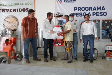 Ganaderos reciben insumos y equipos de trabajo del Gobernador Mauricio Vila, a través de Peso a Peso