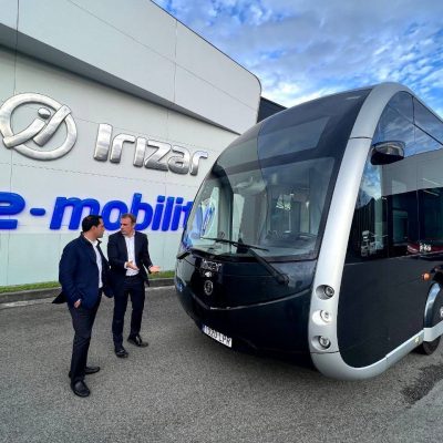 Acude el Gobernador Mauricio Vila Dosal a la planta Irizar e-mobility, donde se fabricarán las unidades del Ie-Tram