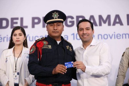 El Gobernador Mauricio Vila Dosal anunció el programa “Héroes Ciudadanos”, para reconocer el trabajo de policías, elementos del Ejército, Marina, Guardia Nacional, bomberos, Fiscalía, Protección Civil y personal de salud