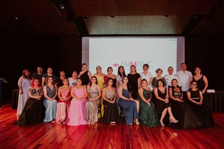 AMMEYUC entrega el Mérito al Desarrollo Empresarial de la Mujer 2022 y el premio Tzol-Kin