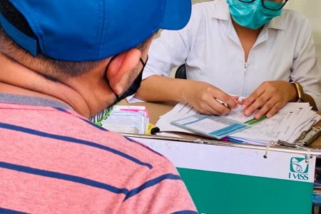 Brinda IMSS Yucatán información sobre cáncer de pene y llama a varones a no dejar de acudir a chequeos médicos regulares