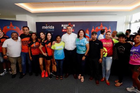 El Alcalde Renán Barrera presenta el Maratón Internacional de Mérida 2023