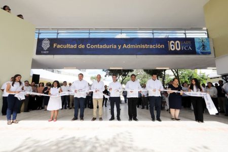 Inaugura el Gobernador Mauricio Vila Dosal nuevo edificio de la Facultad de Contaduría y Administración de la UADY
