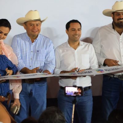 Mauricio Vila y Pedro Couoh inauguraron la Expo Feria Tizimín 2023.