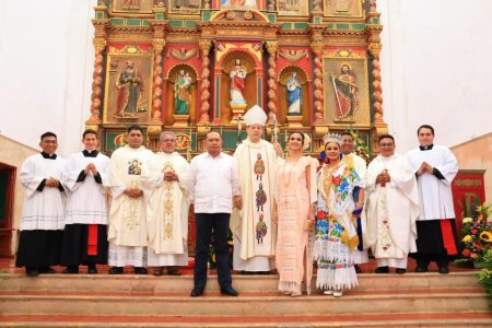 Celebran en grande a los Reyes Magos de Tizimín, el Arzobispo de Yucatán, ofició la misa.