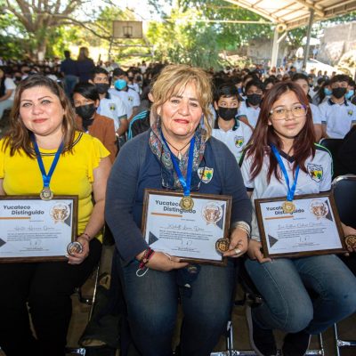 <em>Entrega de kits “Mejora tu Secu” llega a escuelas de Mérida</em> <em>Nueve centros educativos de nivel Secundaria recibieron este beneficio</em>