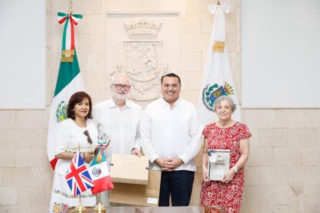 Líder británico reconoce el trabajo que realiza Renán Barrera en el Municipio