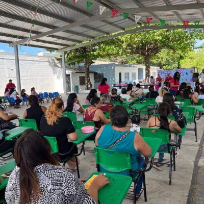 Samuel Lizama Gasca reconoce la gran labor que realizan las mamás y los docentes en la educación en valores de los niños y niñas del Suroriente de Mérida y Kanasín.