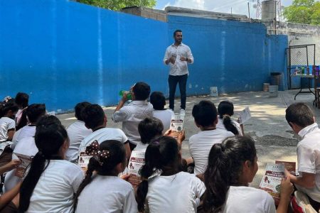 Samuel Lizama Gasca impulsa actividades culturales en escuelas del Suroriente de Mérida y Kanasín para construir esperanza y bienestar.