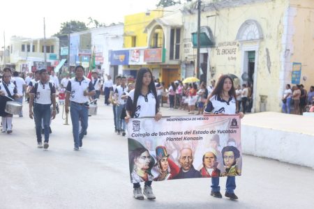 Se realiza en Kanasín desfile por el 213 Aniversario de la Independencia de México