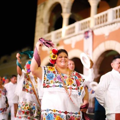 Mérida se engalana con la tradición de los ballets yucatecos en la “La Gran Vaquería de Carnaval”