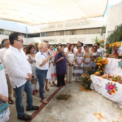 Instalan altares de Janal Pixan en memoria de personajes culturales y educativos de Yucatán