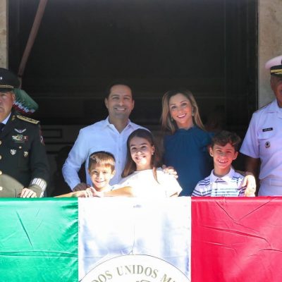 El gobernador Mauricio Vila Dosal encabeza el desfile cívico-deportivo con motivo del 113 aniversario del inicio de la Revolución Social Mexicana