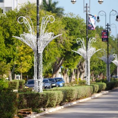 El Ayuntamiento inició el decorado de parques y avenidas con motivo de las fiestas decembrinas