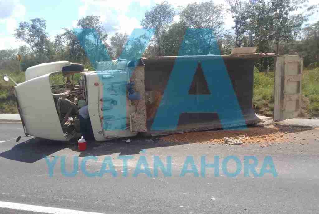 Chofer Pierde El Control Al Volante Y Vuelca Yucatan Ahora